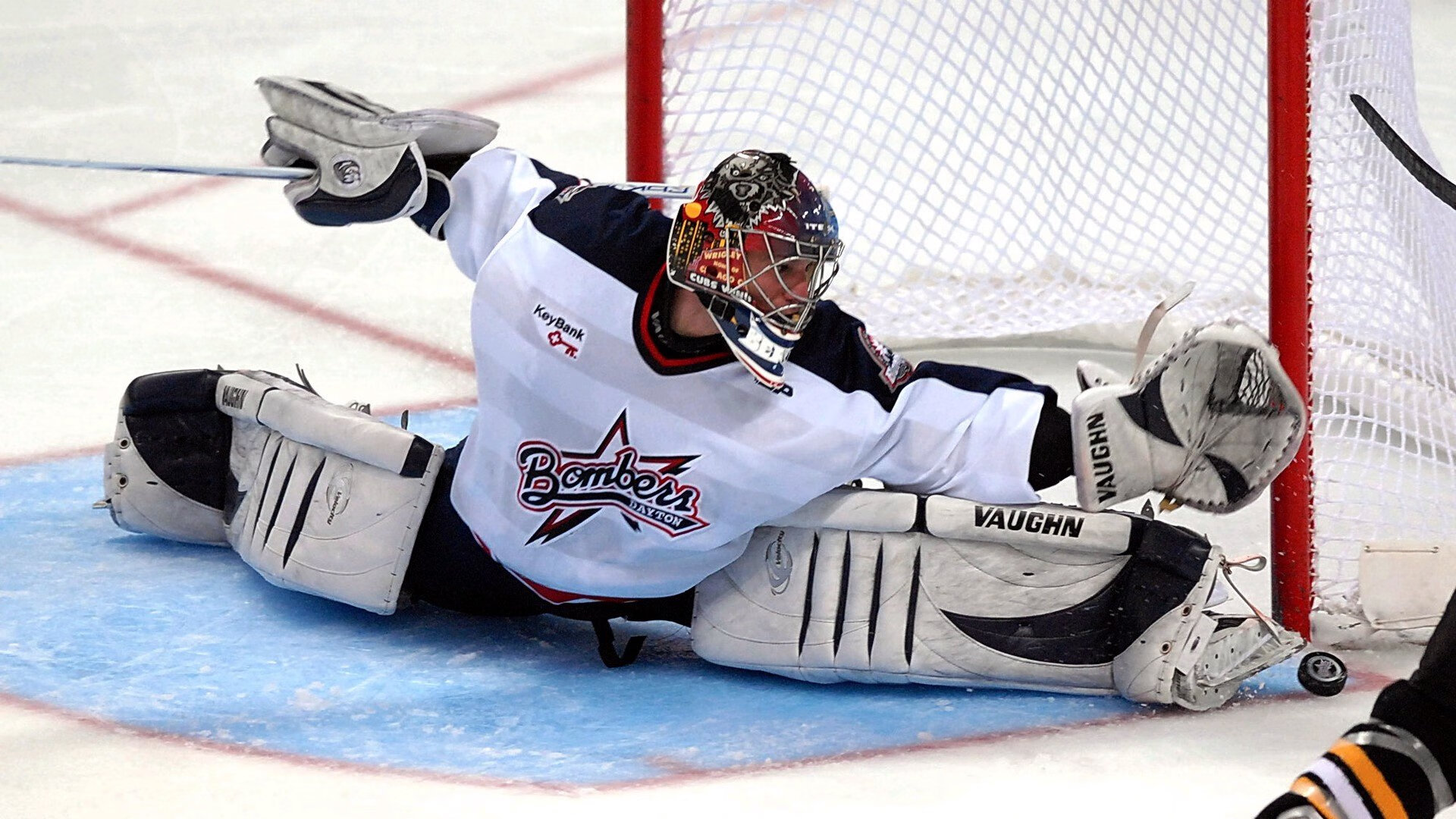 《电竞比赛现场:氛围热烈斗志昂扬》,电竞比赛场景